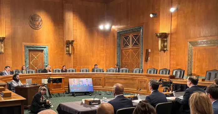 参议院银行听证会关于加密货币市场结构的小组成员呼吁尽快制定监管规定